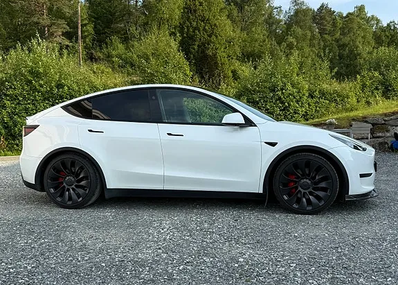 Tesla Model Y 2025 photo 5