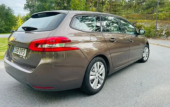 Peugeot 308 Sw 2015 photo 2