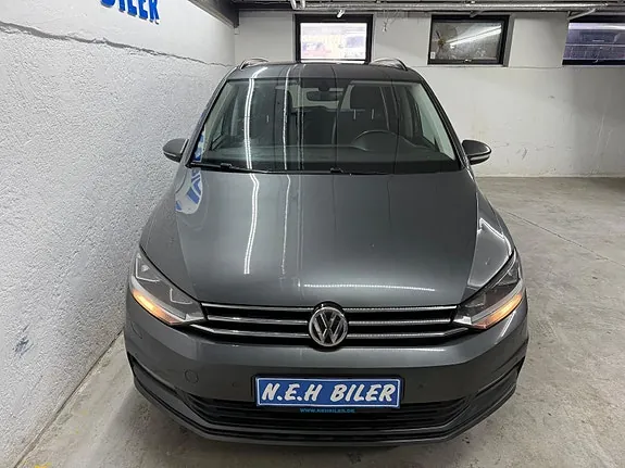 Volkswagen Touran 2018 photo 2