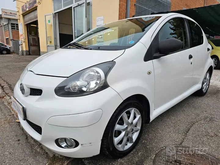 Toyota Aygo 2011 photo 2
