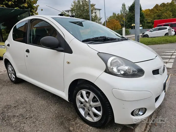 Toyota Aygo 2011 photo 4
