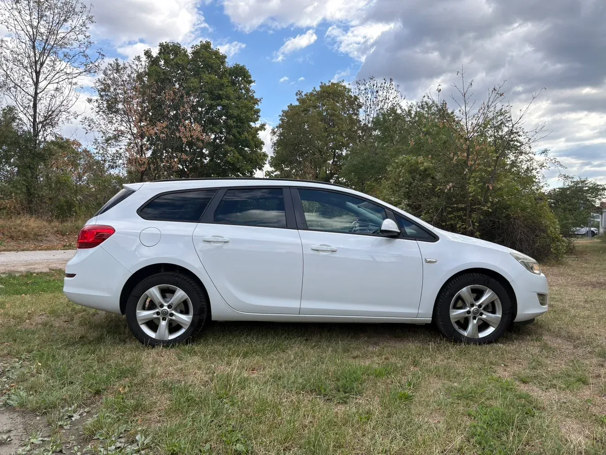 Opel Astra 2012 photo 3