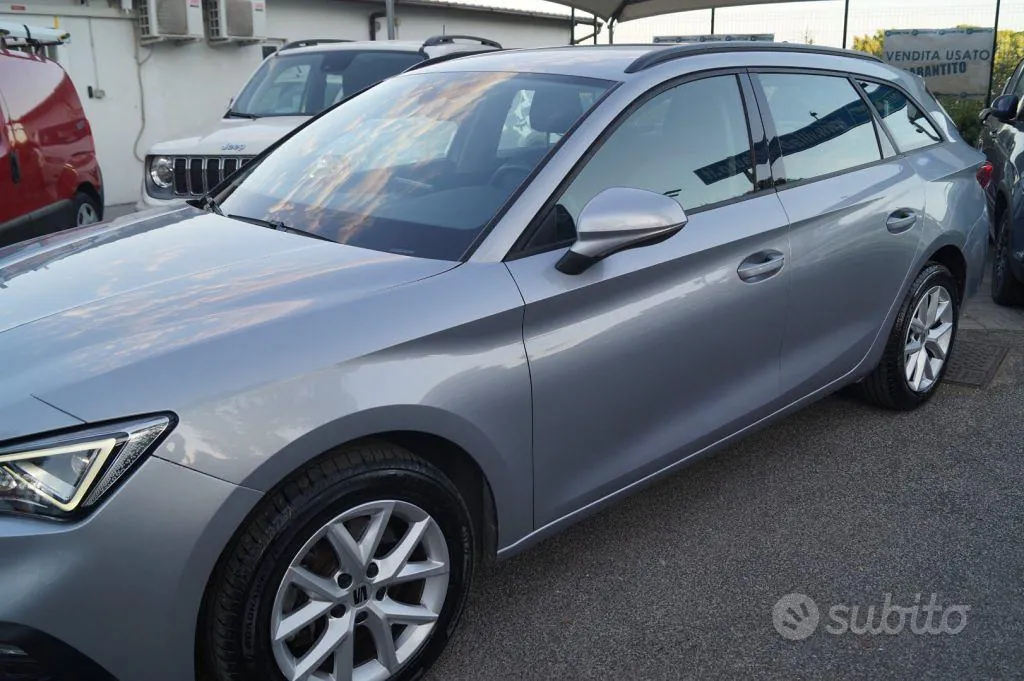 Seat Leon 2023 photo 2