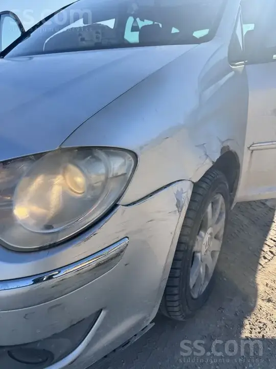 Volkswagen Touran 2006 photo 2