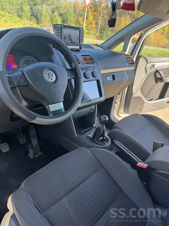 Volkswagen Touran 2006 photo 4