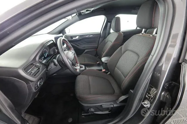 Ford Focus 2023 photo 2