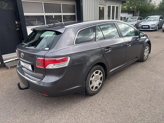 Toyota Avensis 2010 photo 4