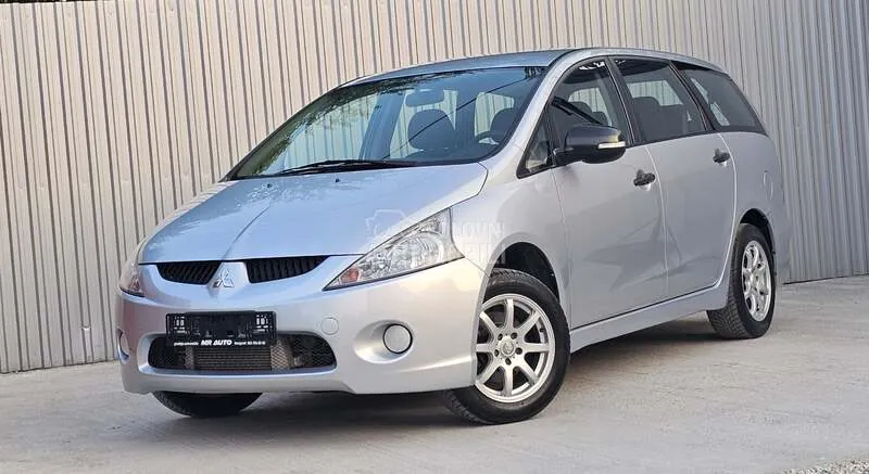 Mitsubishi Grandis 2010 photo 3