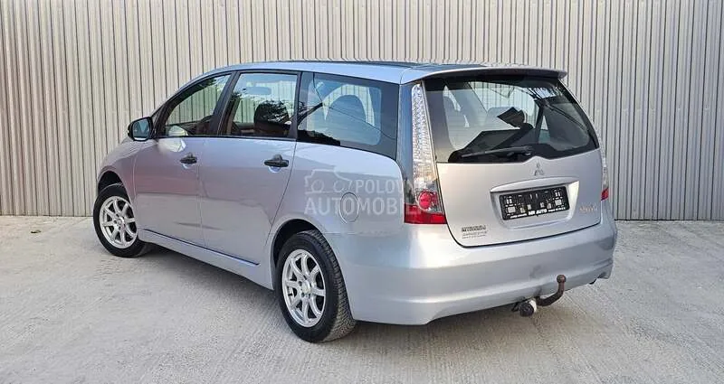 Mitsubishi Grandis 2010 photo 5