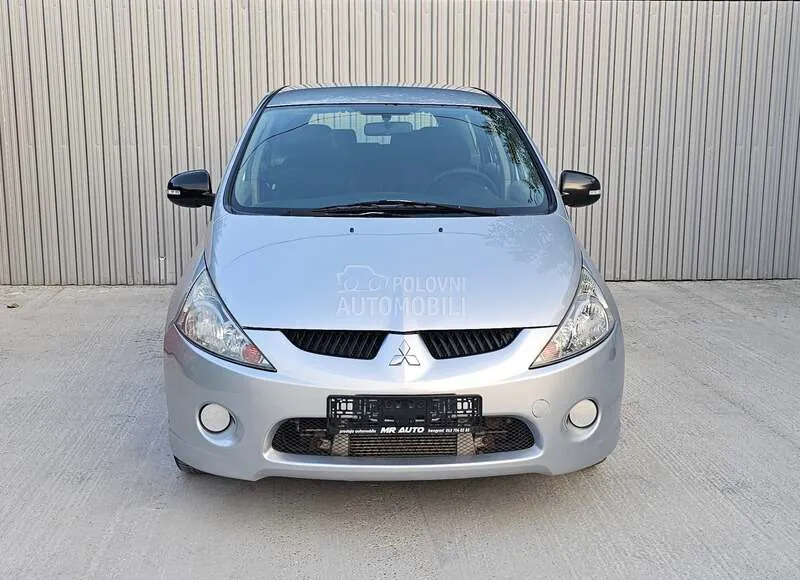 Mitsubishi Grandis 2010 photo 2