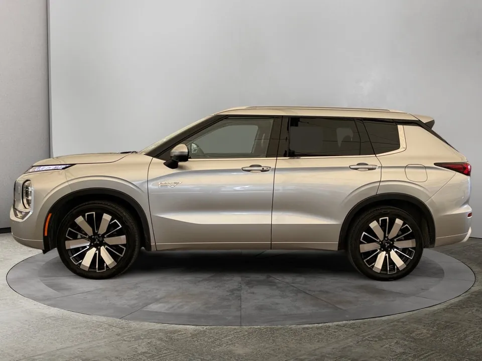 Mitsubishi Outlander 2025 photo 2