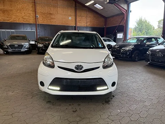 Toyota Aygo 2012 photo 2
