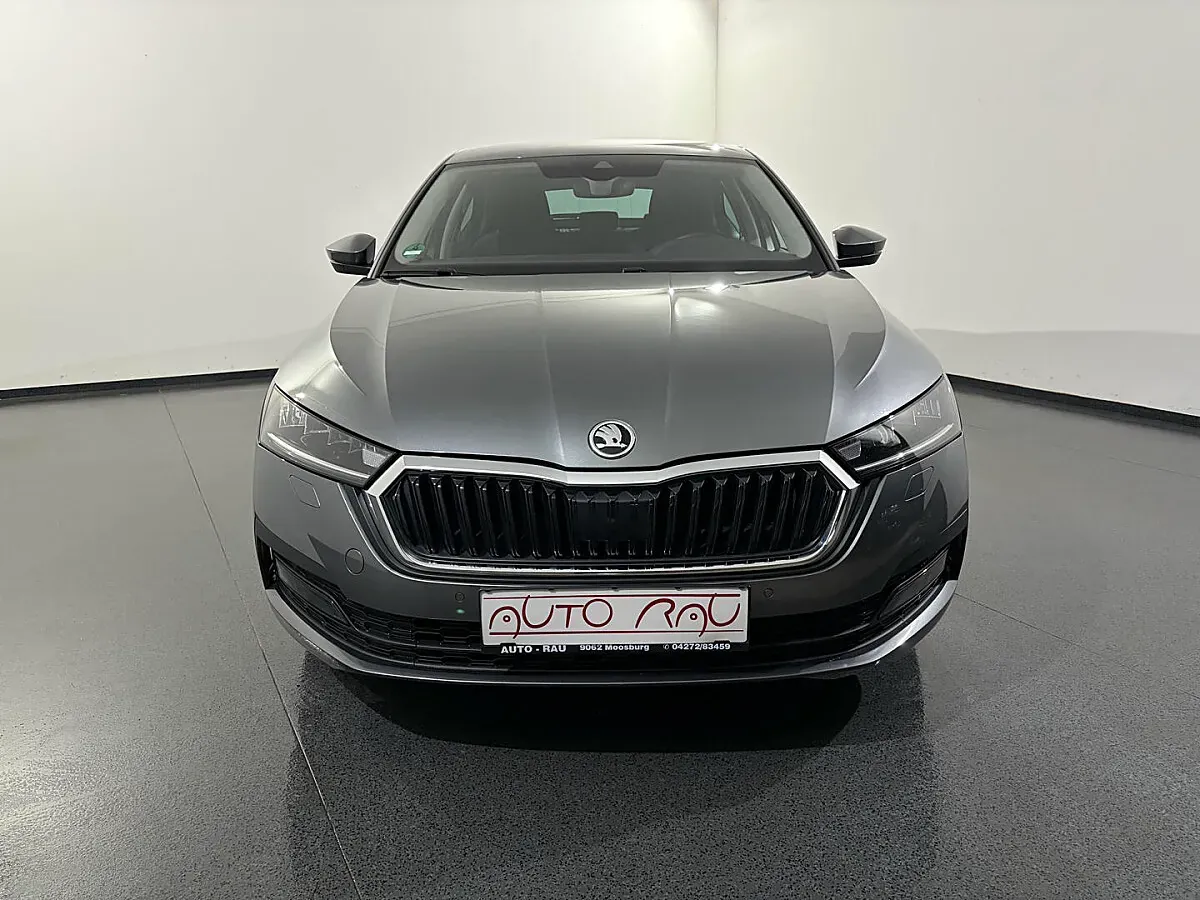 Skoda Octavia 2023 photo 2