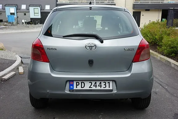 Toyota Yaris 2007 photo 2