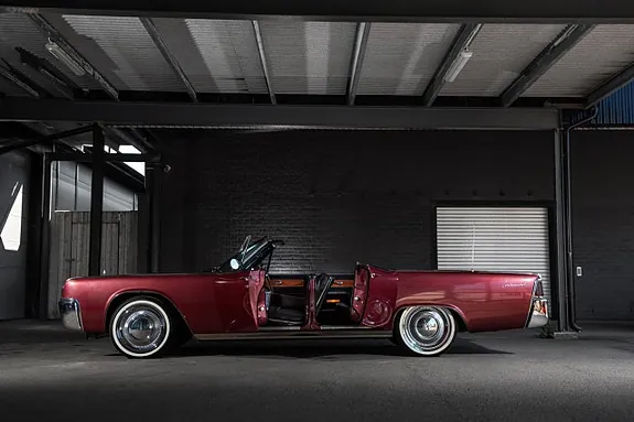 Lincoln Continental 1961 photo 2