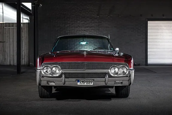 Lincoln Continental 1961 photo 4