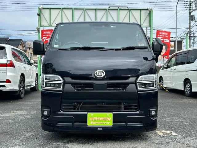 Toyota Hiace Van 2022 photo 2