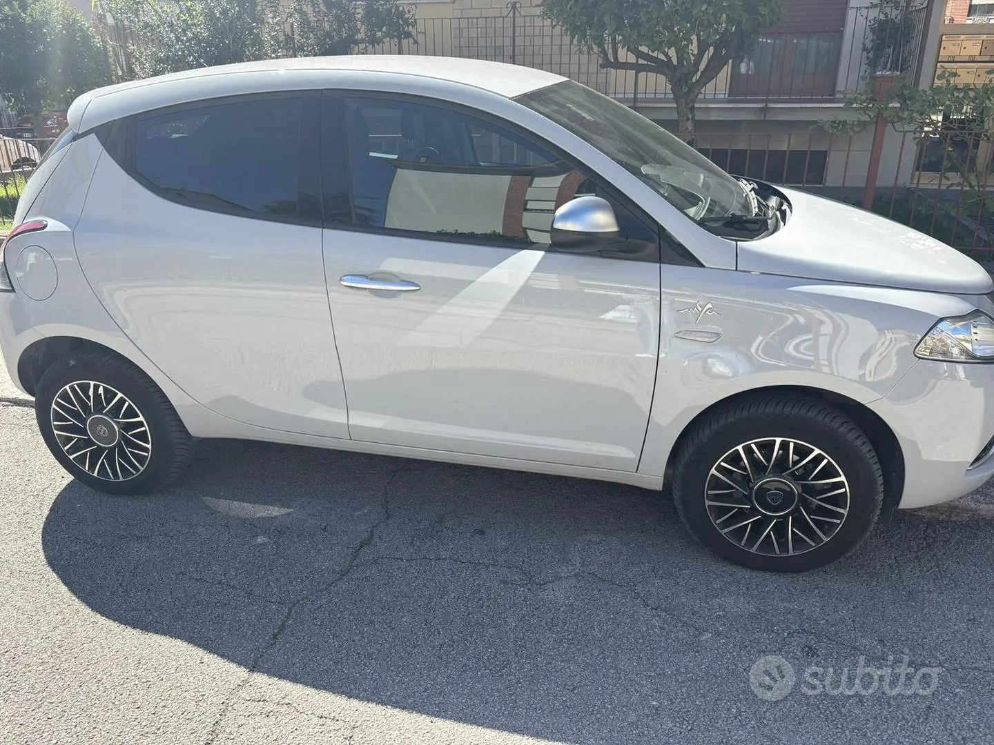 Lancia Ypsilon