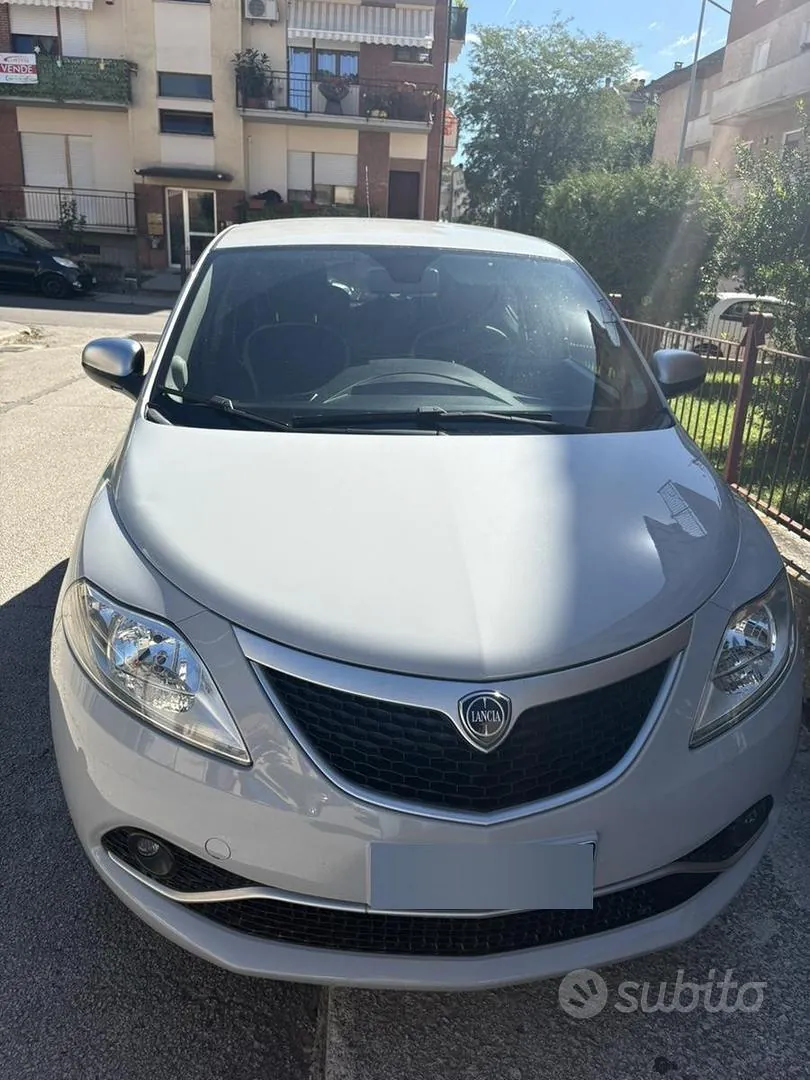 Lancia Ypsilon 2016 photo 2