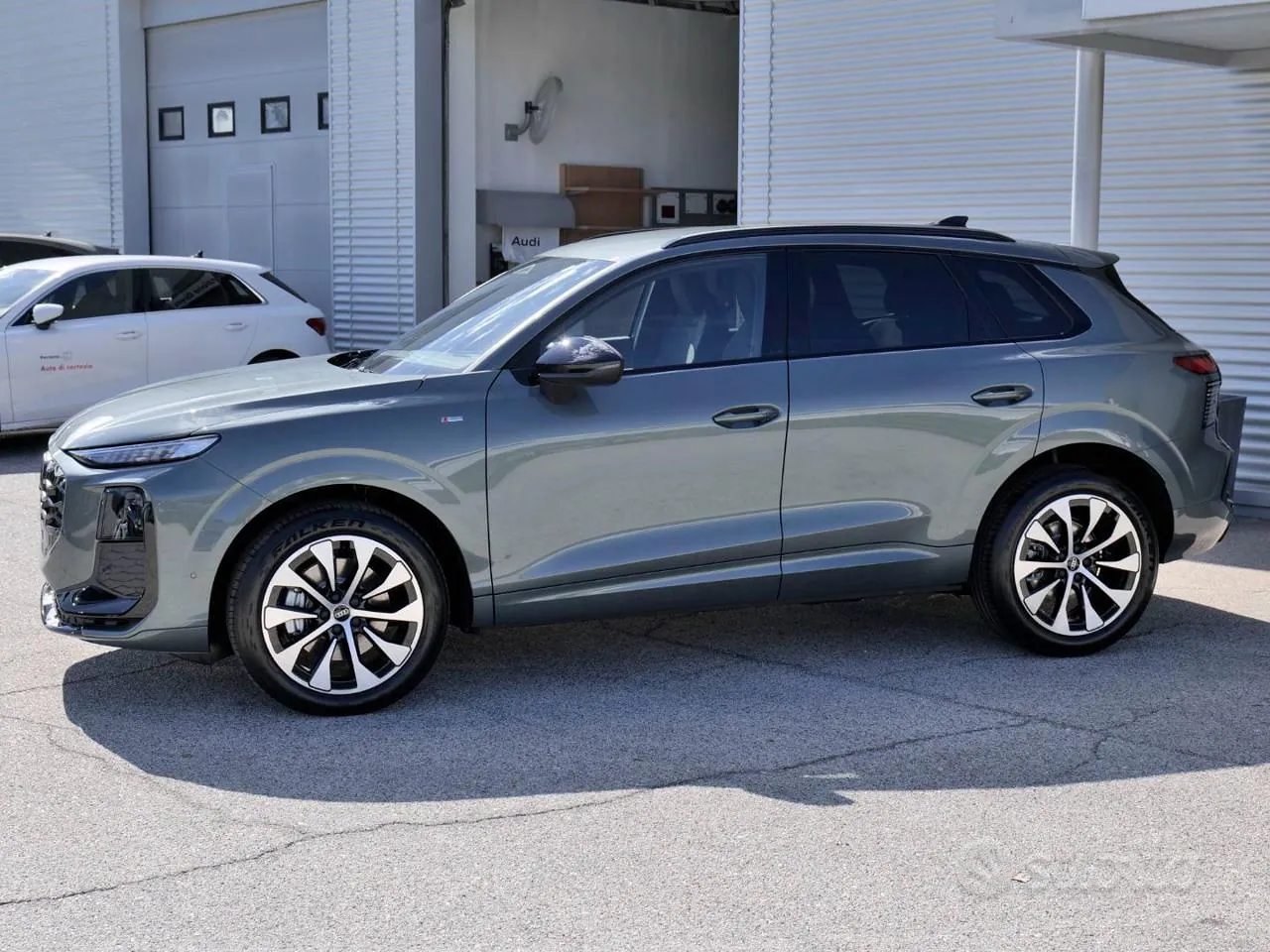 Audi Q3 photo 2