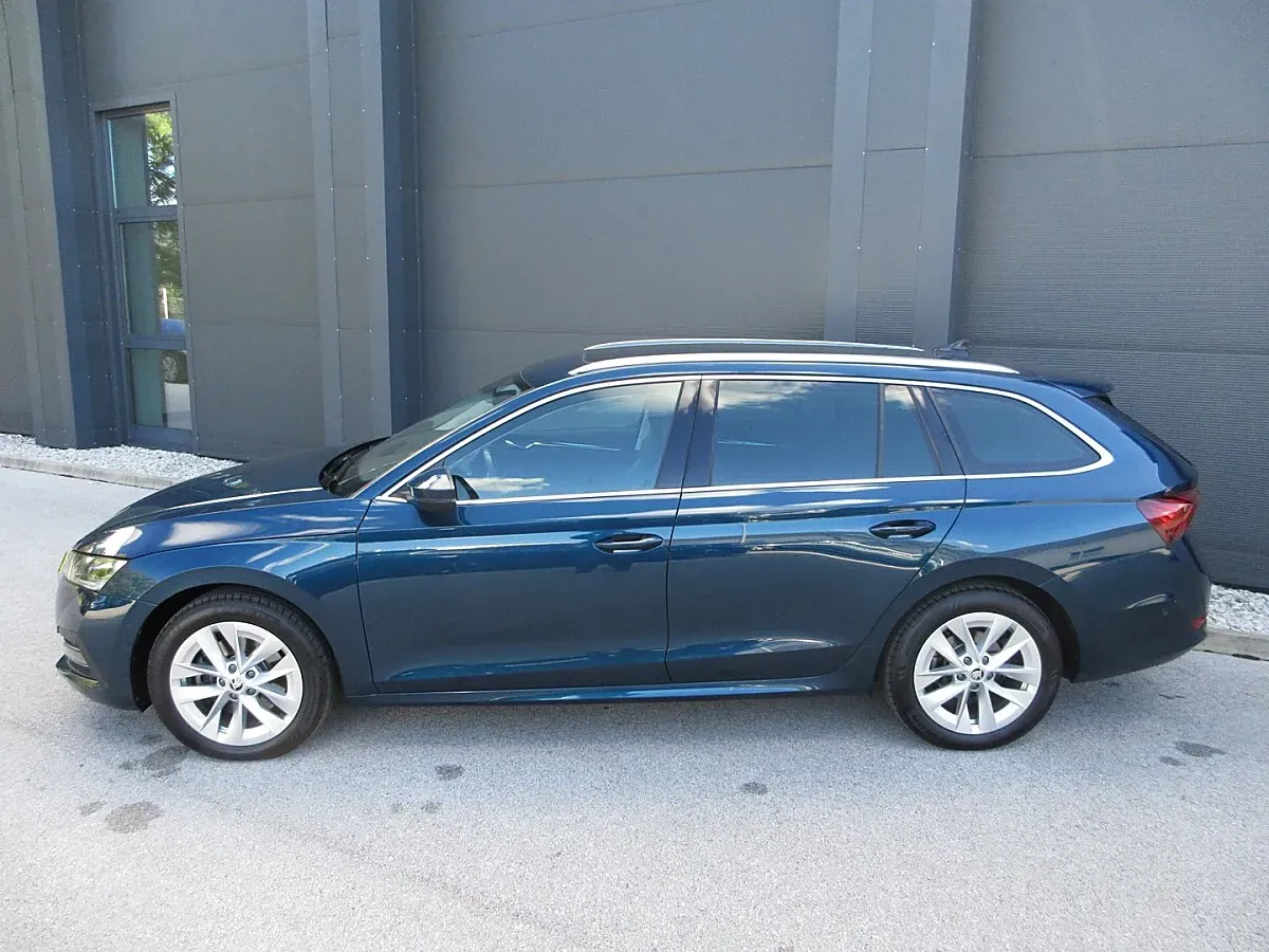 Skoda Octavia 2022 photo 2
