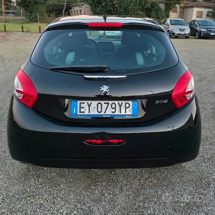 Peugeot 208 2015 photo 3
