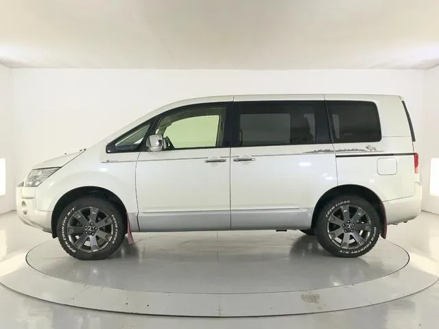 Mitsubishi Delica D:5 2018 photo 4