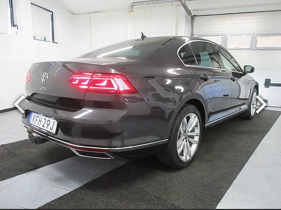 Volkswagen Passat 2021 photo 2