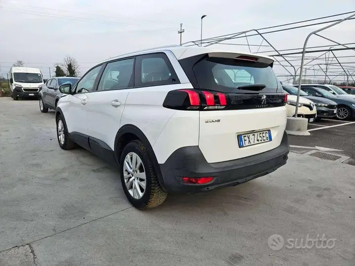 Peugeot 5008 2019 photo 3
