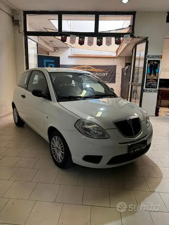 Lancia Ypsilon