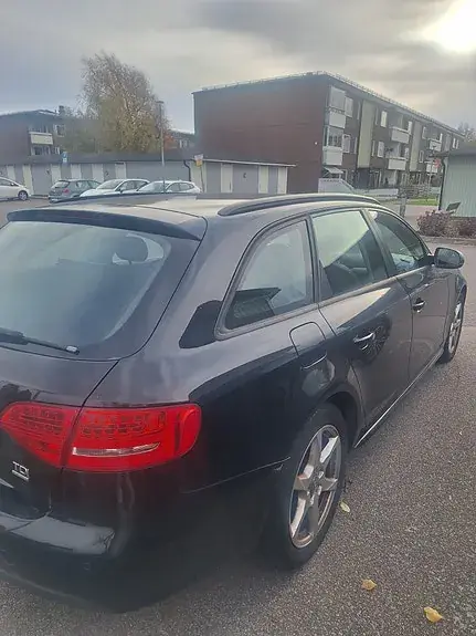 Audi A4 2011 photo 2