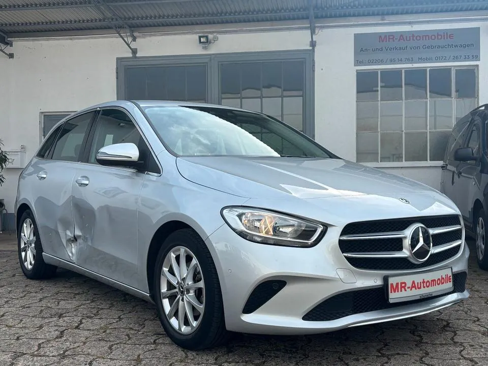 Mercedes-Benz B 180