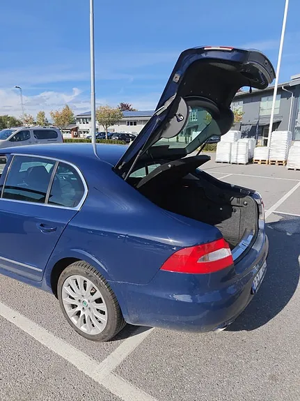 Skoda Superb 2012 photo 3