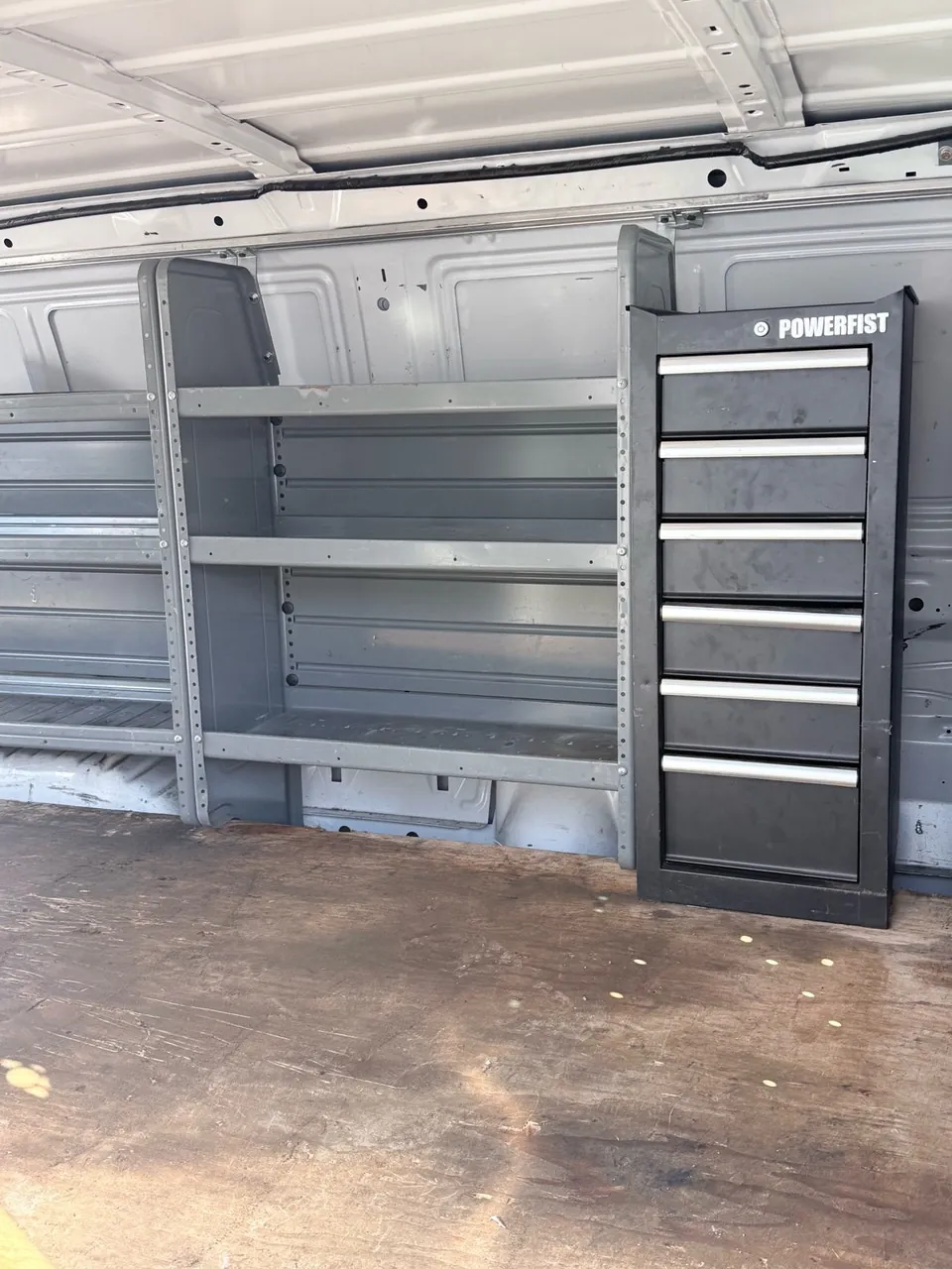 Ford E-250 2014 photo 2