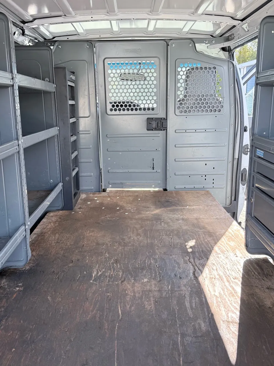 Ford E-250 2014 photo 4