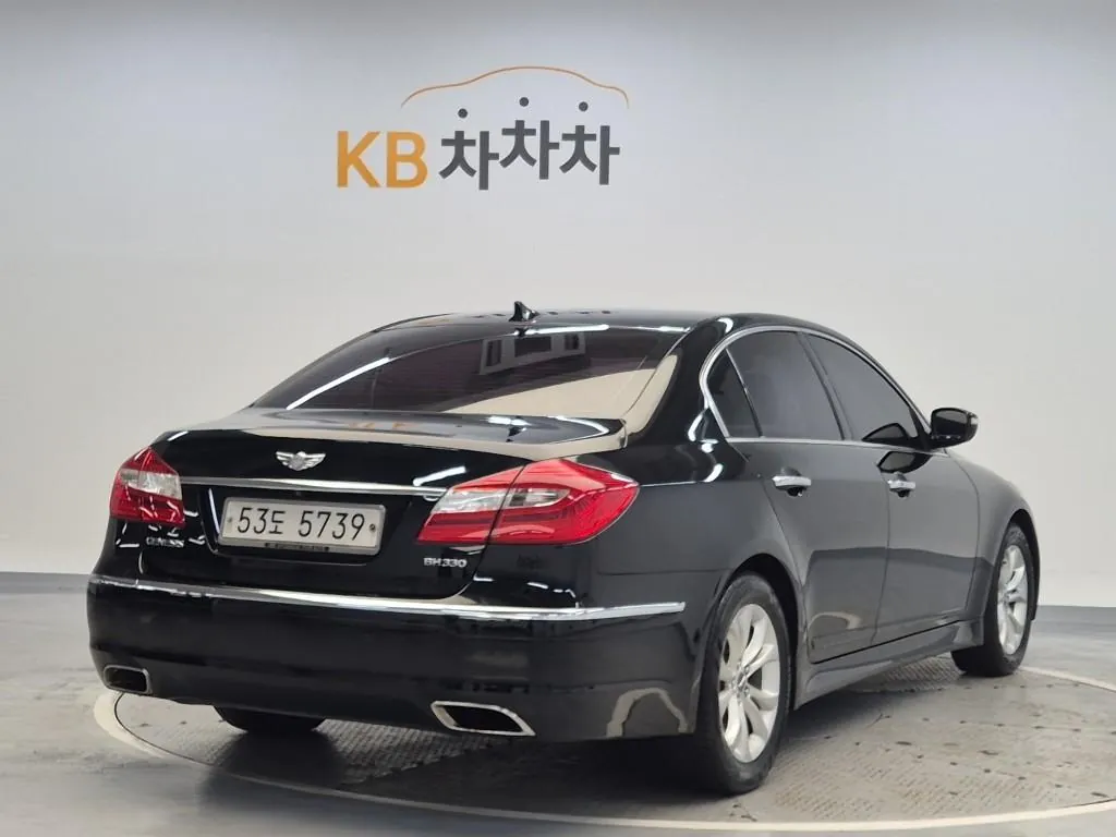 Hyundai Genesis 2012 photo 3