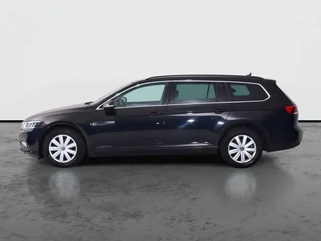 Volkswagen Passat 2023 photo 2