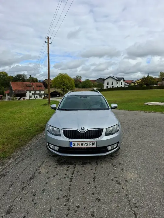 Skoda Octavia 2013 photo 2