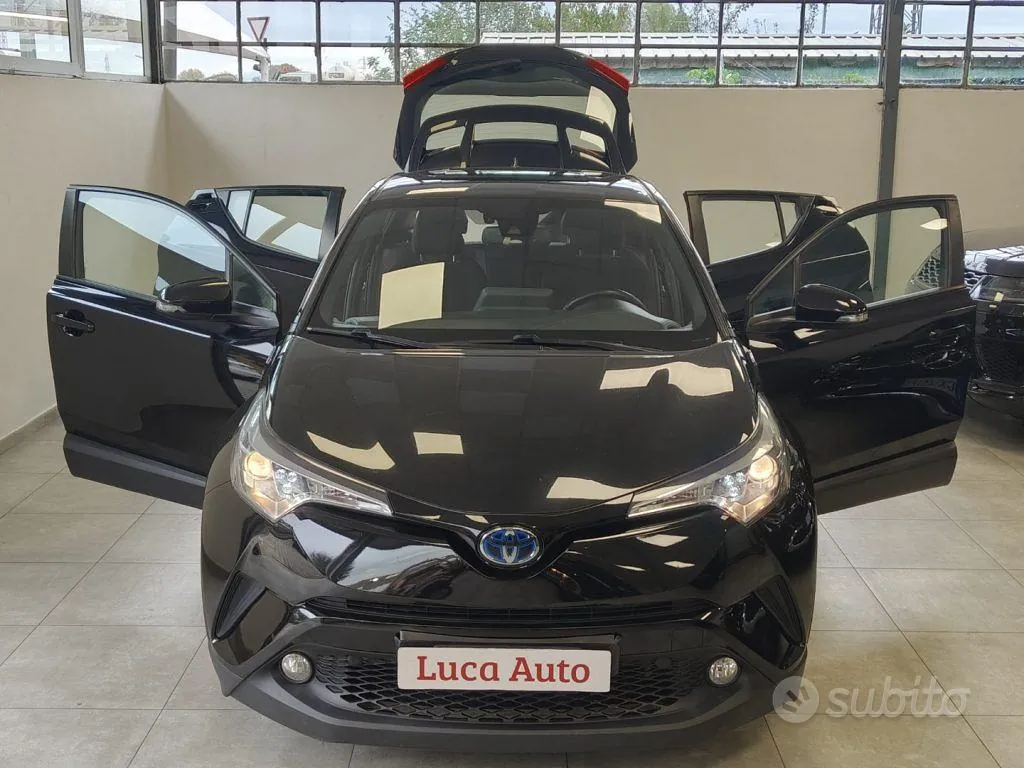 Toyota C-Hr 2019 photo 2