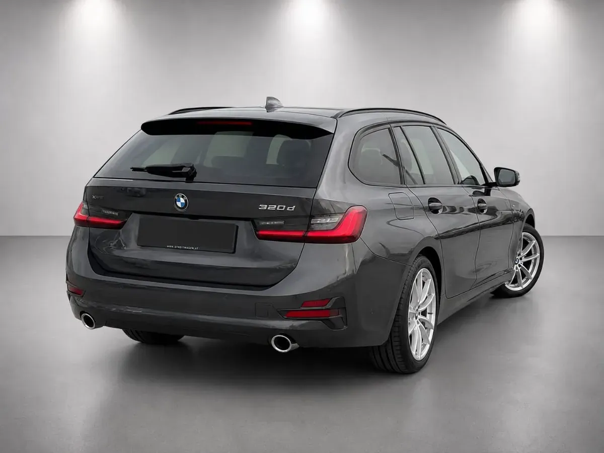 BMW 3 Series 2024 photo 2