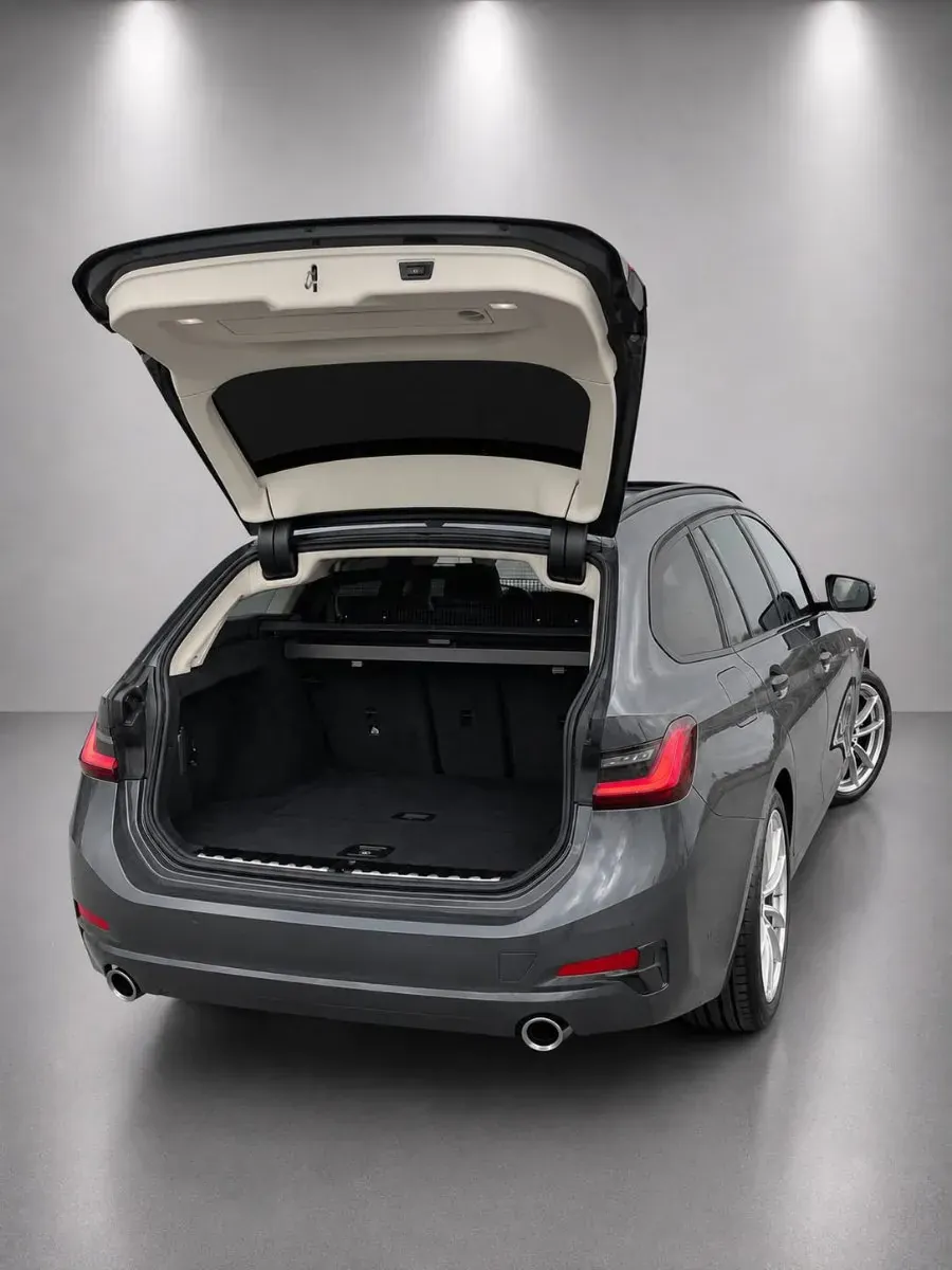 BMW 3 Series 2024 photo 3