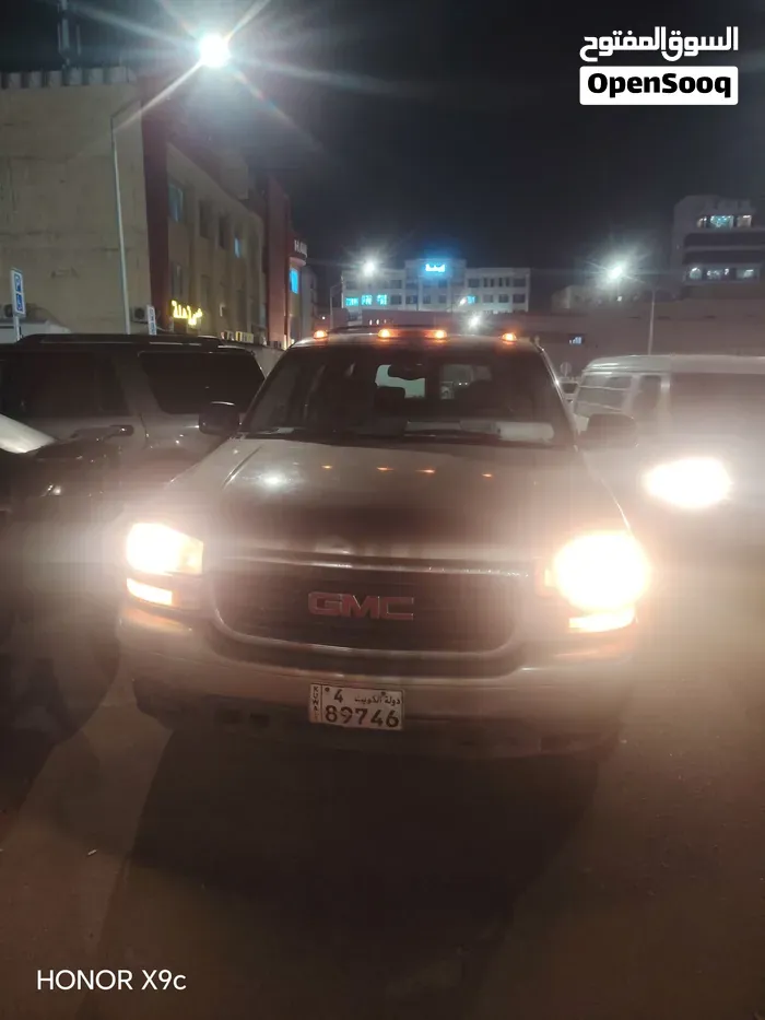 GMC Suburban 1999 photo 5
