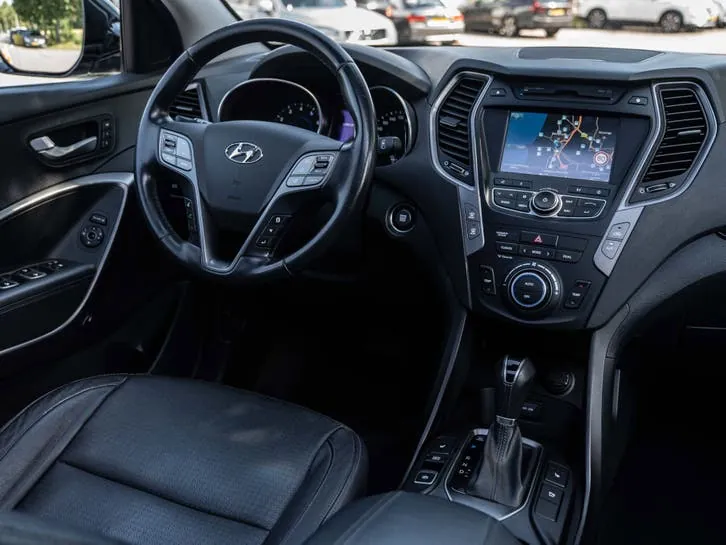Hyundai Santa Fe 2012 photo 2