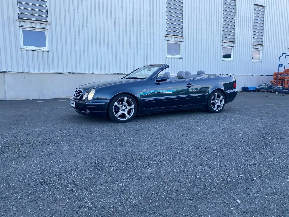 Mercedes-Benz Clk-Class 1999 photo 2