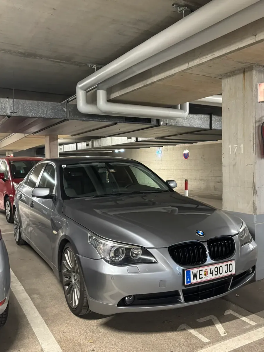 BMW 5 Series 2004 photo 2
