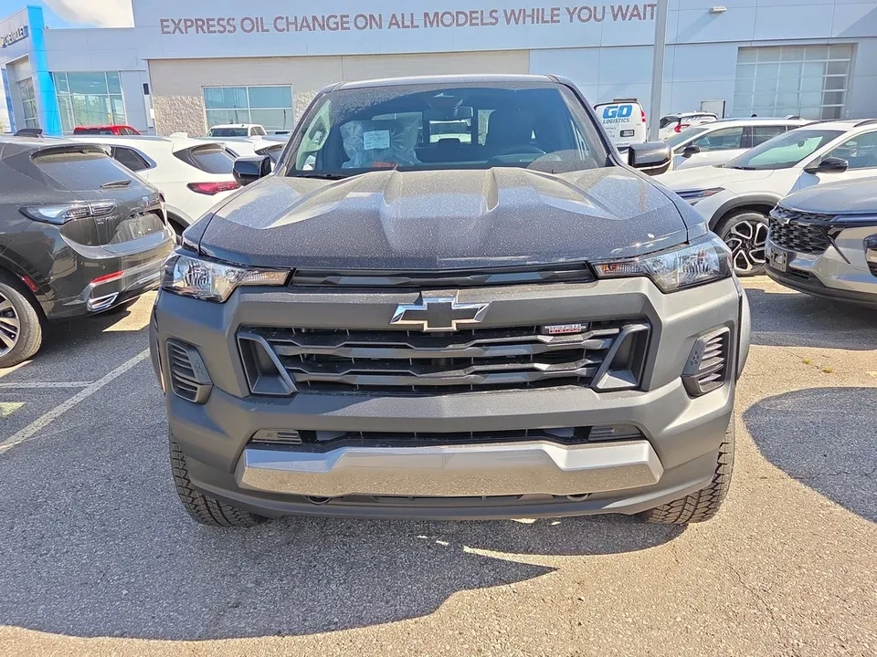 Chevrolet Colorado 2026 photo 2
