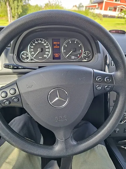 Mercedes-Benz A180 2012 photo 3