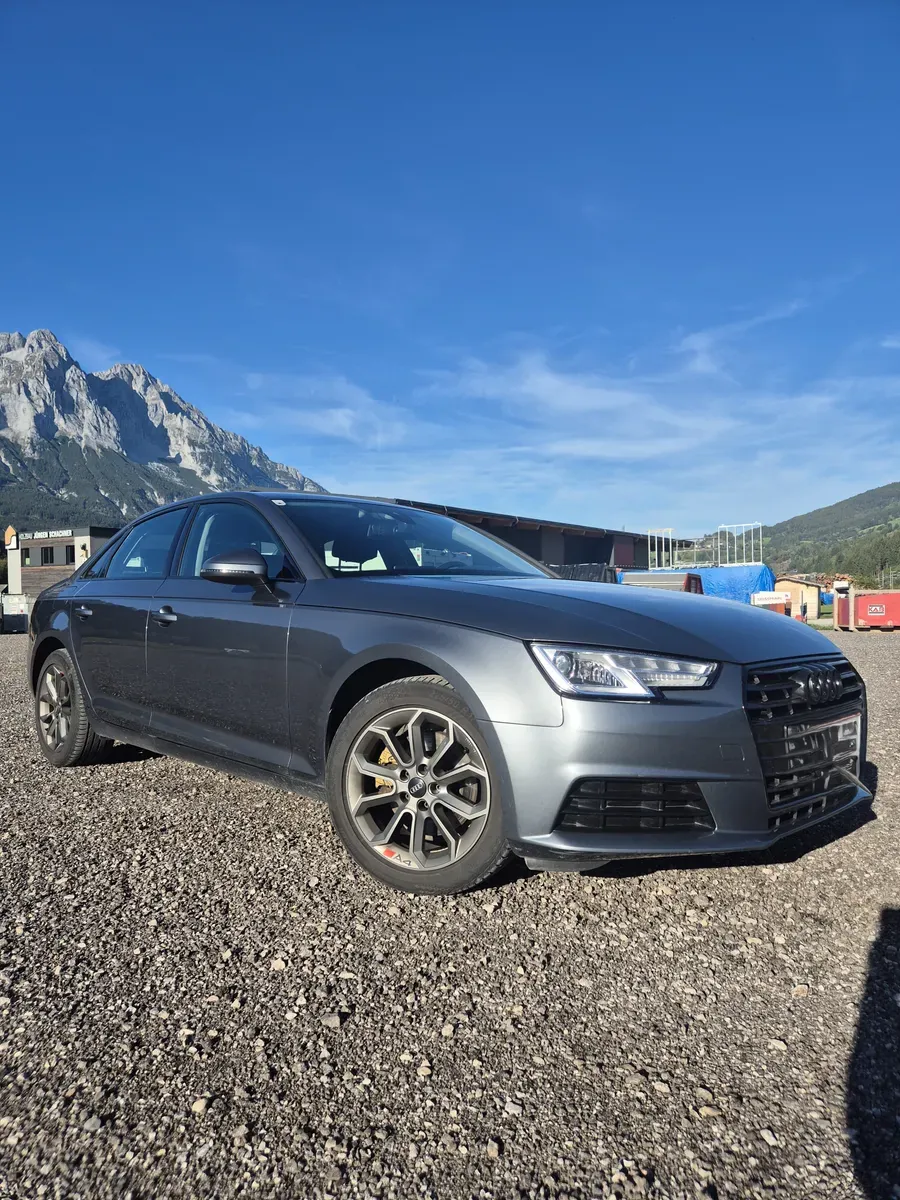 Audi A4 2018 photo 2