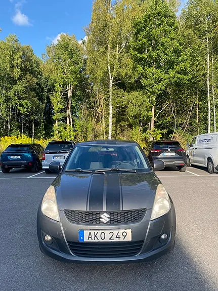 Suzuki Swift 2011 photo 2