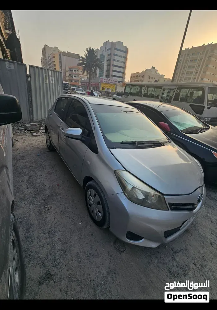 Toyota Yaris 2013 photo 2